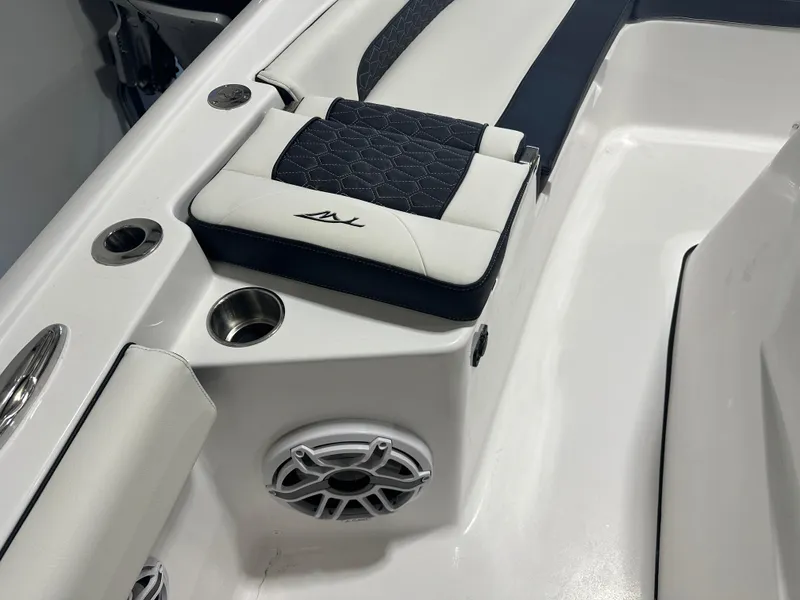 Slide: The Image of Tidewater 3100CB 2025 - 75