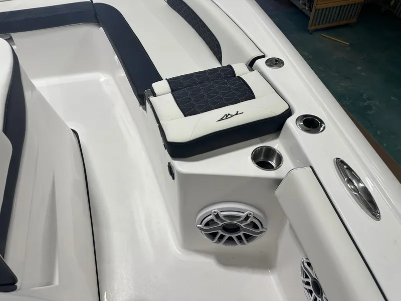 Slide: The Image of Tidewater 3100CB 2025 - 76