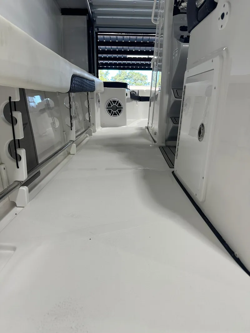 Slide: The Image of Tidewater 3100CB 2025 - 78