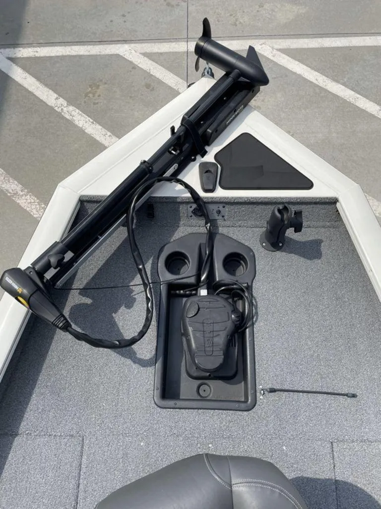 Slide: The Image of Tracker Pro Team 175 TX 2023 - 16