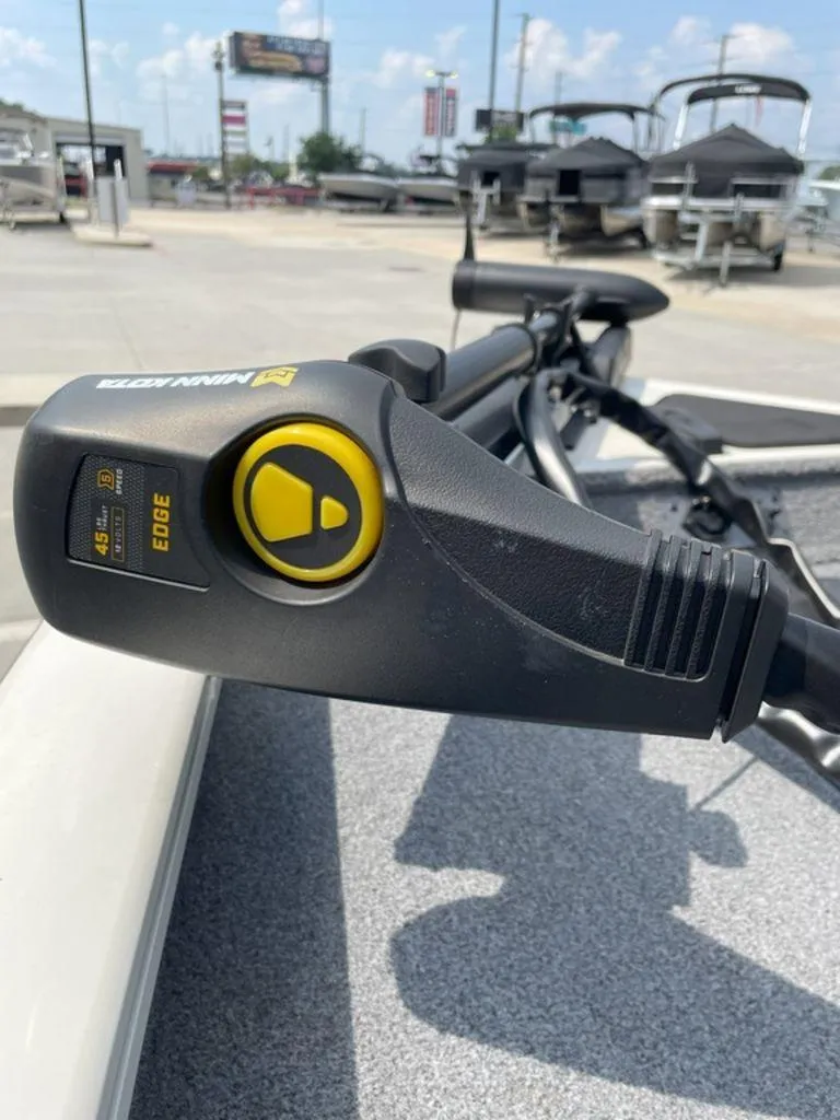 Slide: The Image of Tracker Pro Team 175 TX 2023 - 17