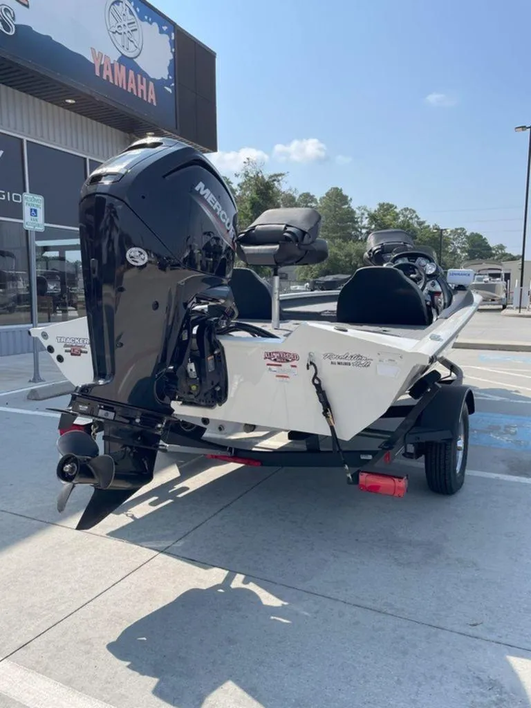 Slide: The Image of Tracker Pro Team 175 TX 2023 - 3