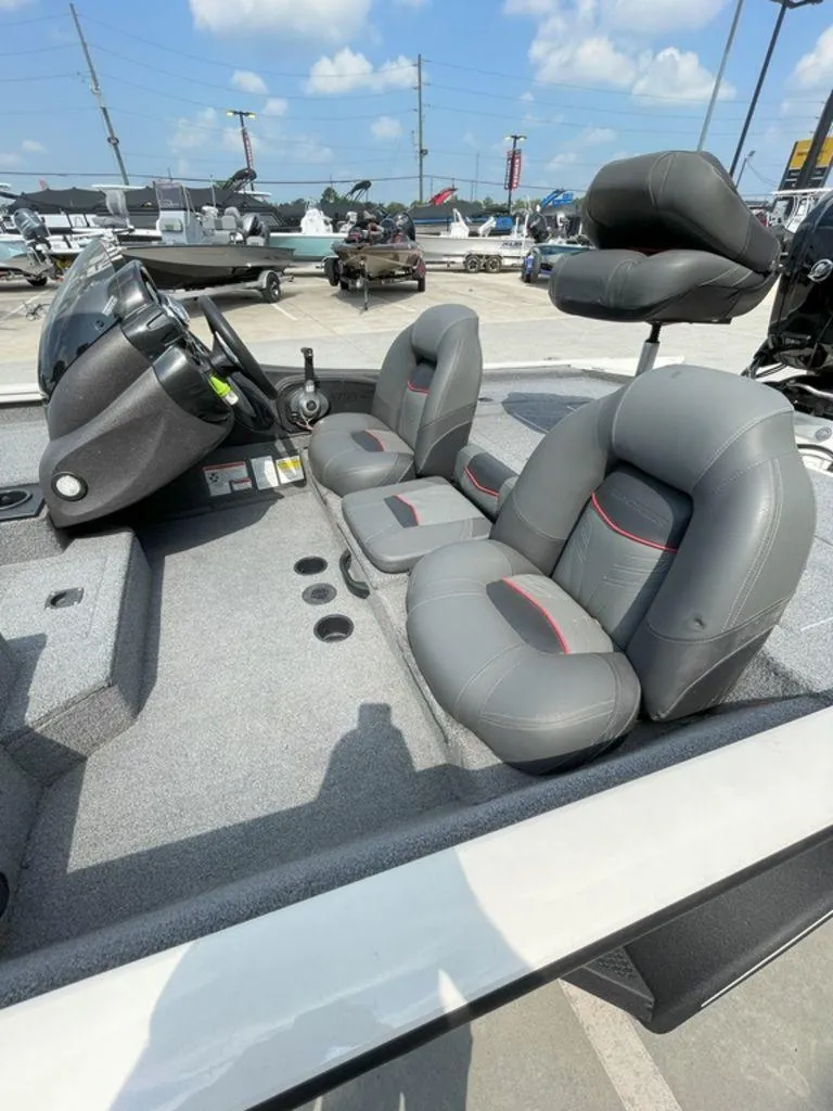 Slide: The Image of Tracker Pro Team 175 TX 2023 - 8