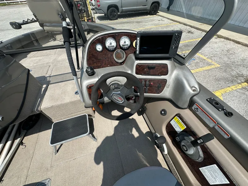 Slide: The Image of Tracker Tundra 21 WT 2009 - 6