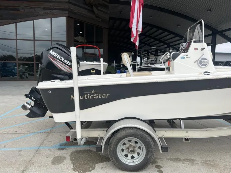 Slide: The Image of NauticStar 1810 Bay 2018 - 13