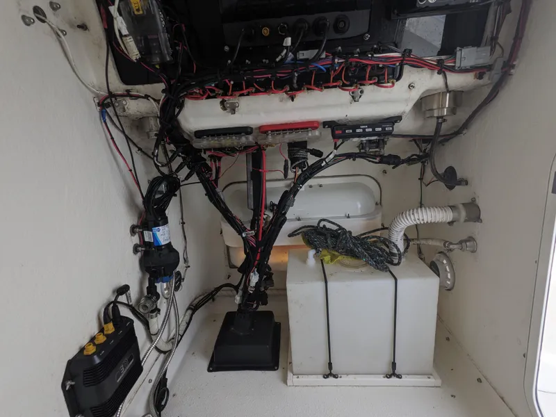 Slide: The Image of 2019 Parker 2500 SE Center Console wiring and equipment setup. - 15
