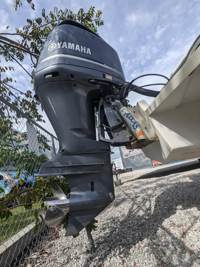 Slide: The Image of Yamaha outboard motor on 2019 Parker 2500 SE Center Console boat. - 2