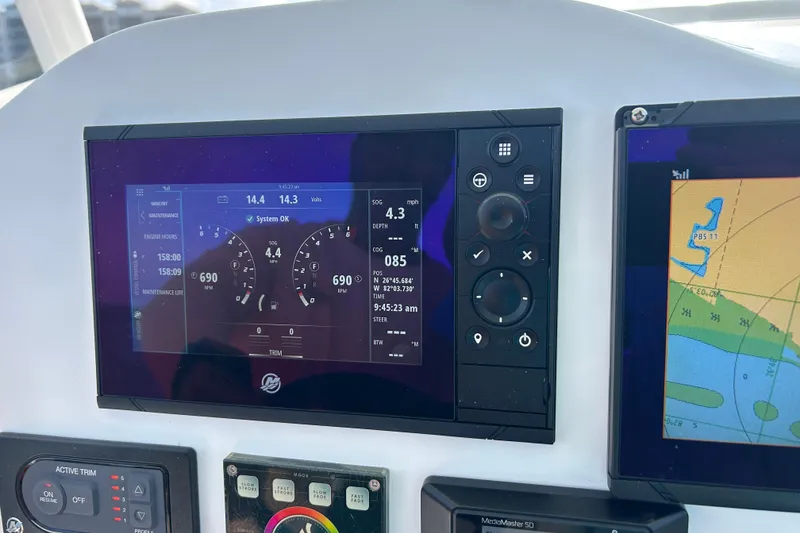 Slide: The Image of Dashboard of 2021 Glasstream 280 Pro-XS showing navigation and engine data. - 18