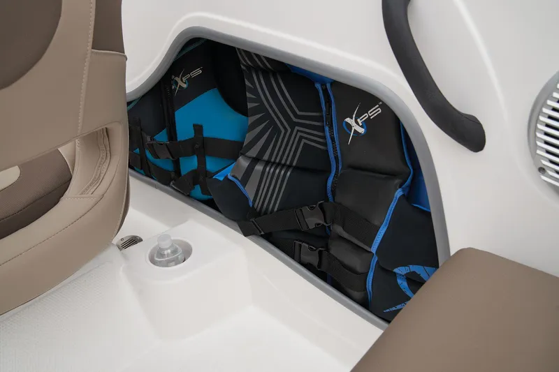 Slide: The Image of Tahoe 185 S 2025 - 50