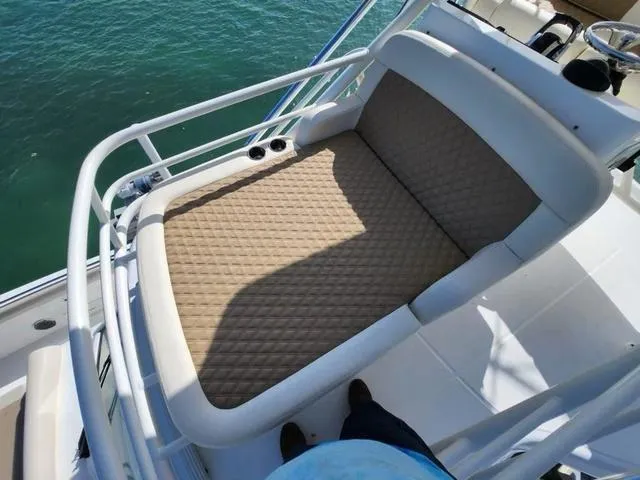 Slide: The Image of Boston Whaler 420 Outrage 2017 - 11