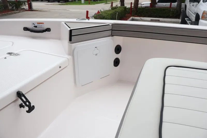 Slide: The Image of Yamaha 190 FSH Sport 2025 - 16