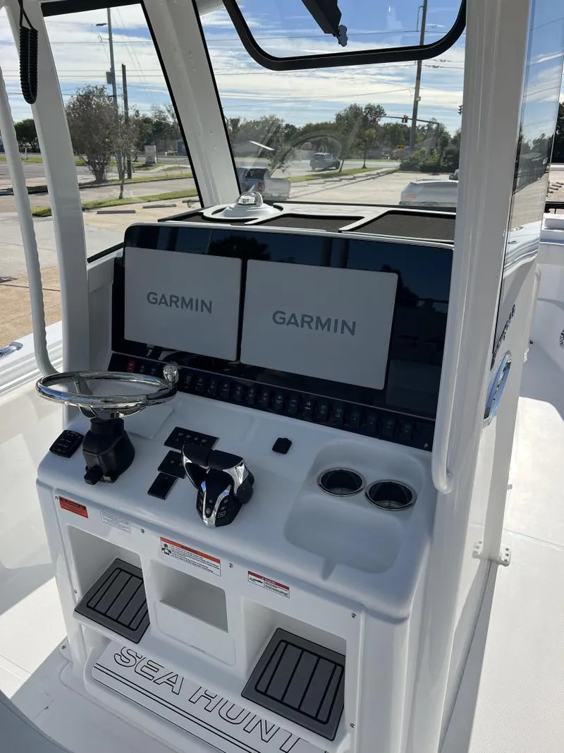 Slide: The Image of Sea Hunt Gamefish 30 Coffin Box 2025 - 14