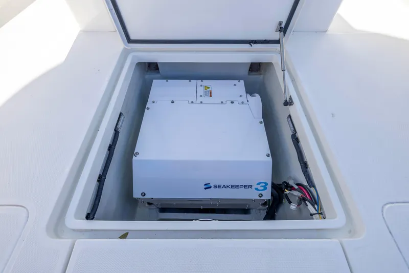 Slide: The Image of Seakeeper 3 stabilizer in 2022 SeaVee 390Z boat compartment. - 10