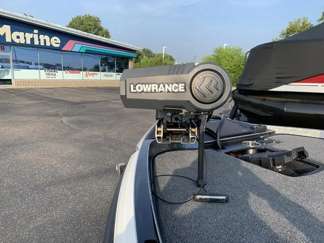 Slide: The Image of 2024 Ranger Z520R boat with Lowrance equipment at a marine store. - 3