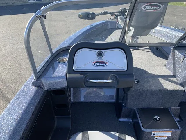 Slide: The Image of Triton 186 Allure 2024 - 3