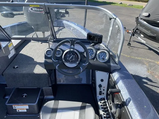 Slide: The Image of Triton 186 Allure 2024 - 4