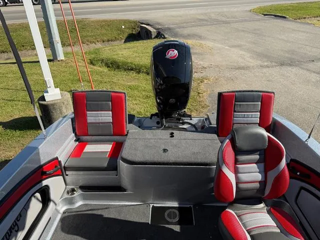 Slide: The Image of Ranger 1850MS 2025 - 7