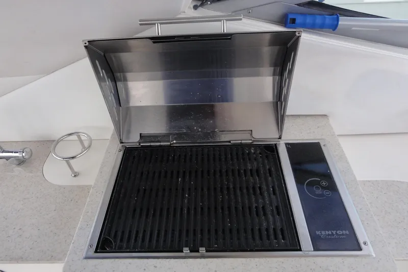 Slide: The Image of Built-in grill on 2009 Sea Ray 310 Sundancer yacht. - 42