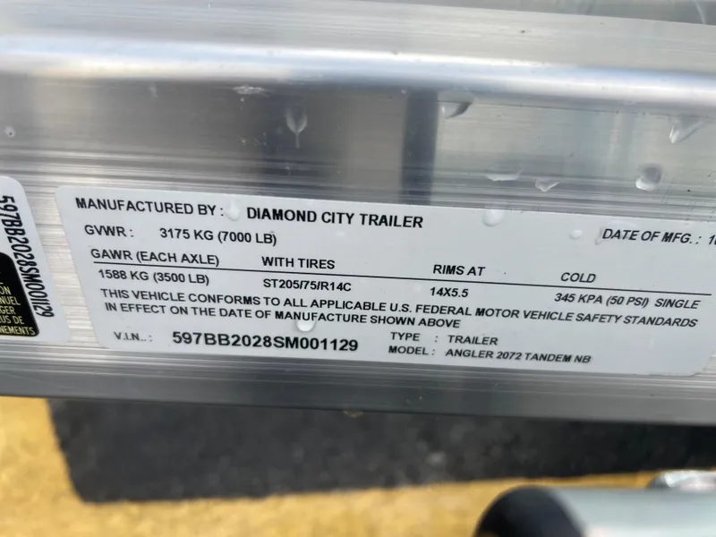 Slide: The Image of Trailer label by Diamond City Trailer, model Angler 2072 Tandem NB, GVWR 3175 kg, GAWR 1588 kg - 14
