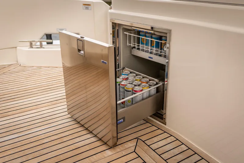 Slide: The Image of Riviera 6000 Sport Yacht 2017 - 71