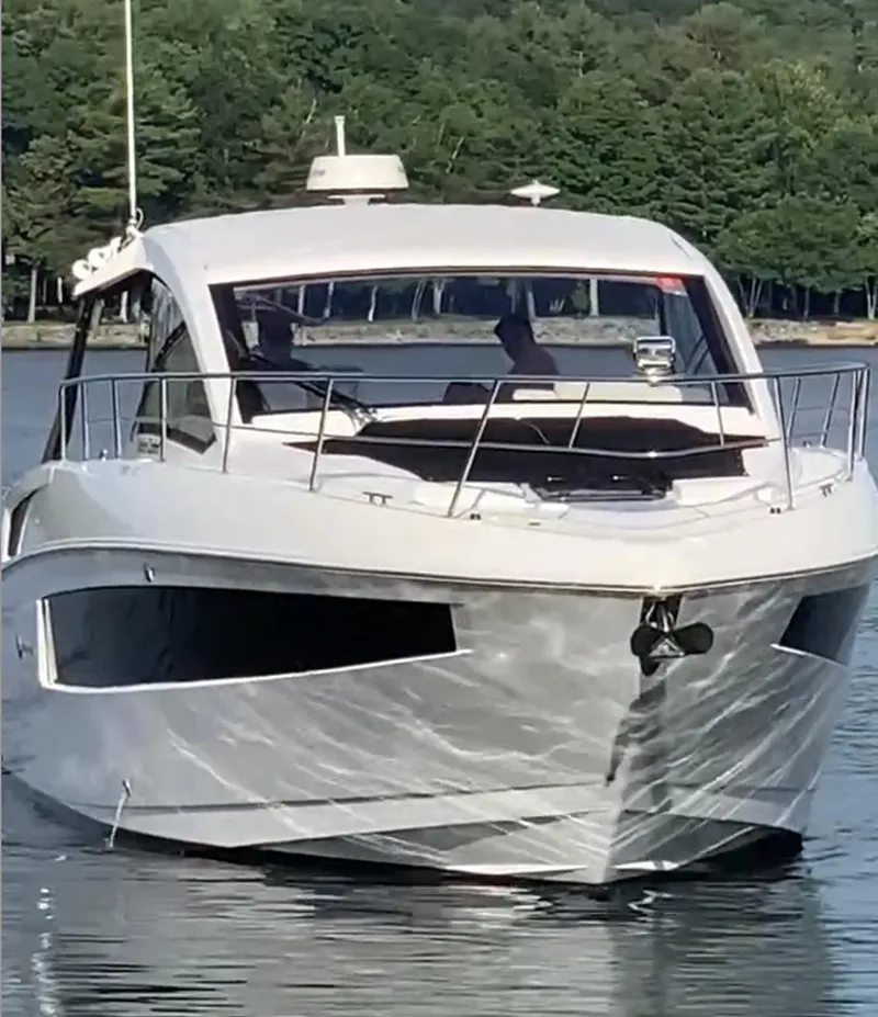 The Image of Cruisers Yachts 390 Express Coupe 2018 - undefined