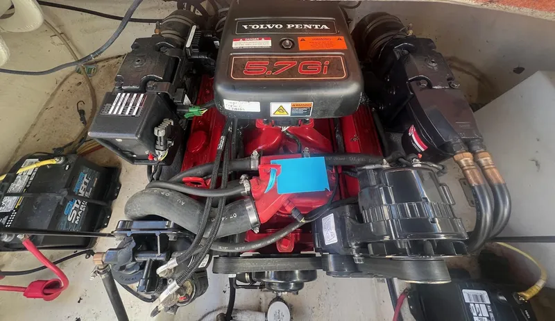 Slide: The Image of Volvo Penta 5.7Gi engine in 2002 Chaparral Sunesta 243 boat. - 25