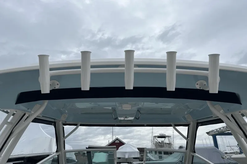 Slide: The Image of Boston Whaler 280 Vantage 2025 - 2