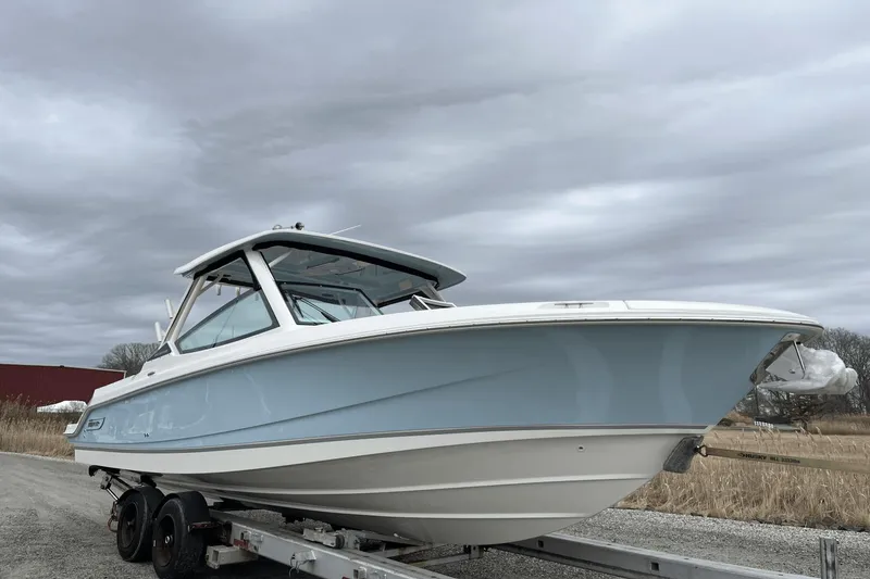 Slide: The Image of Boston Whaler 280 Vantage 2025 - 20