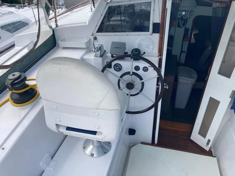 Slide: The Image of 1979 Catamaran Ocean Winds 33 cockpit with steering wheel and captain's chair. - 4