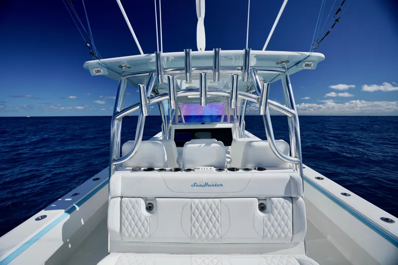 Slide: The Image of SeaHunter 46 CTS 2020 boat on open ocean, featuring sleek design and luxurious seating. - 18