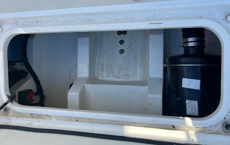 Slide: The Image of Marlow Pilot 31 Pilot 2016 boat compartment with equipment and wiring. - 43