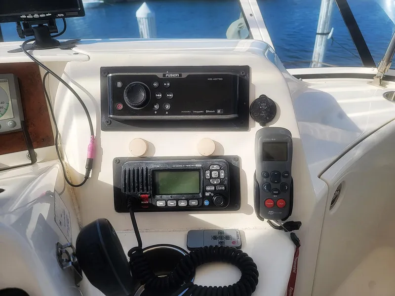 Slide: The Image of Control panel of a 2005 Silverton 43 Motor Yacht with navigation equipment. - 16