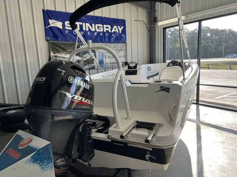 Slide: The Image of 2025 Stingray 172SC boat with Yamaha engine displayed in showroom. - 3