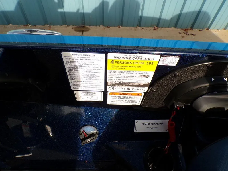 Slide: The Image of Nitro Z18 Pro 2025 boat capacity label, maximum 4 persons or 550 lbs. - 21