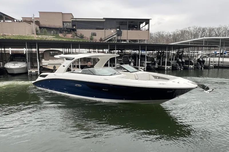 Slide: The Image of Sea Ray SLX 350 2025 - 0