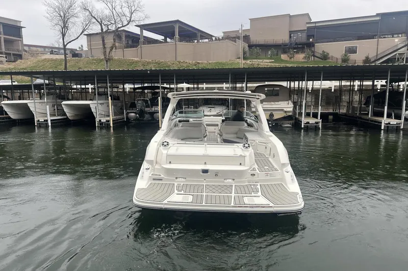 Slide: The Image of Sea Ray SLX 350 2025 - 3