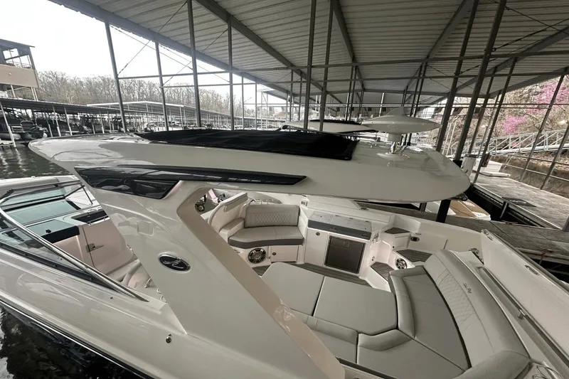 Slide: The Image of Sea Ray SLX 350 2025 - 5