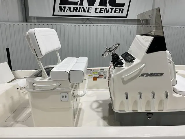 Slide: The Image of Skeeter SX230 2025 - 10