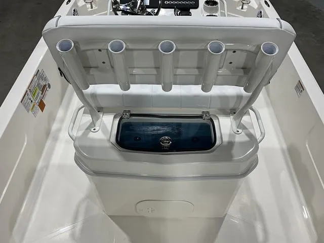 Slide: The Image of Skeeter SX230 2025 - 13