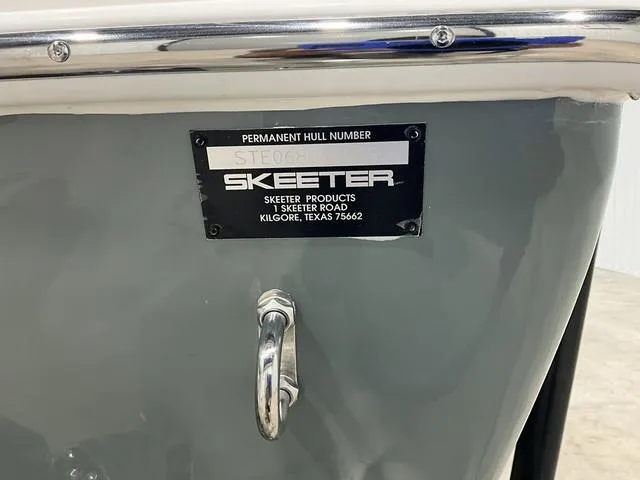 Slide: The Image of Skeeter SX230 2025 - 20