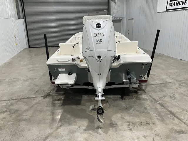 Slide: The Image of Skeeter SX230 2025 - 5