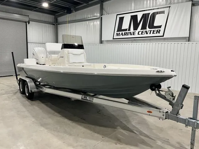 Slide: The Image of Skeeter SX230 2025 - 6