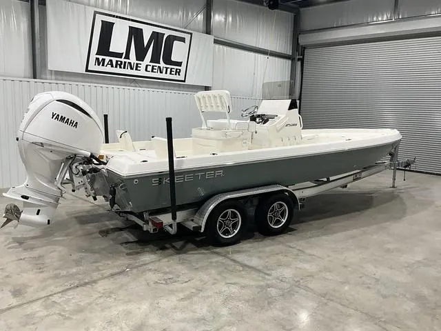 Slide: The Image of Skeeter SX230 2025 - 8