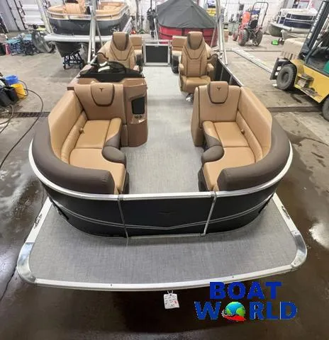 Slide: The Image of 2025 Tahoe LTZ 2385 Quad Lounge pontoon boat with Honda 4-Stroke EFI engine. - 31