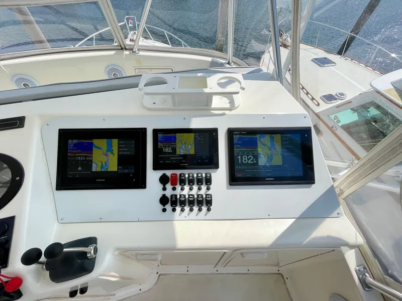 Slide: The Image of Control panel of 2000 Ocean Yachts 43 Super Sport with navigation screens. - 22