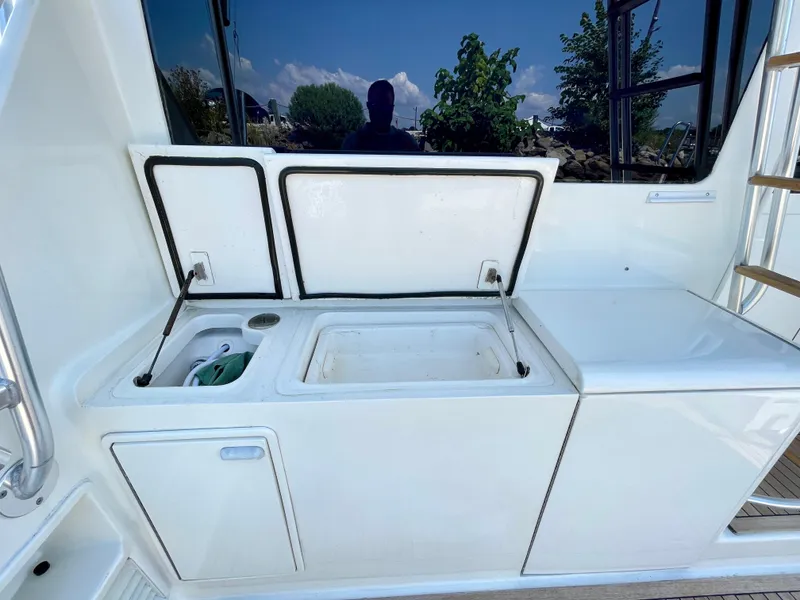 Slide: The Image of 2000 Ocean Yachts 43 Super Sport yacht deck with storage compartments open. - 26