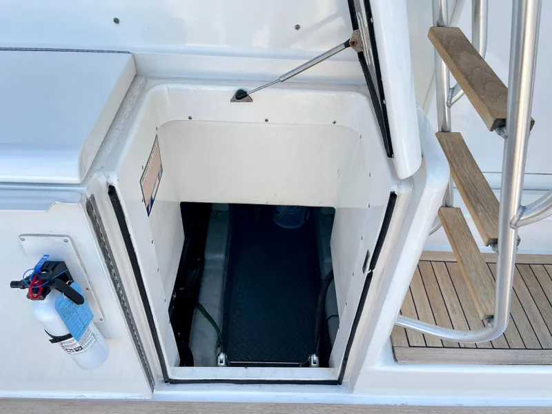 Slide: The Image of Hatch entrance on 2000 Ocean Yachts 43 Super Sport with ladder and fire extinguisher. - 27