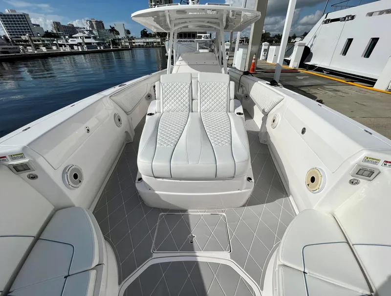 Slide: The Image of Intrepid 40' 2021 - 10