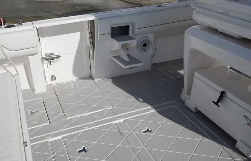 Slide: The Image of Intrepid 40' 2021 - 3