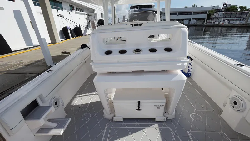 Slide: The Image of Intrepid 40' 2021 - 4